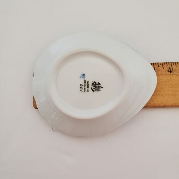 Vintage Set of 2 Denmark Mini Ceramic Oval Plates Blue White Floral Delftware - Picture 12 of 13